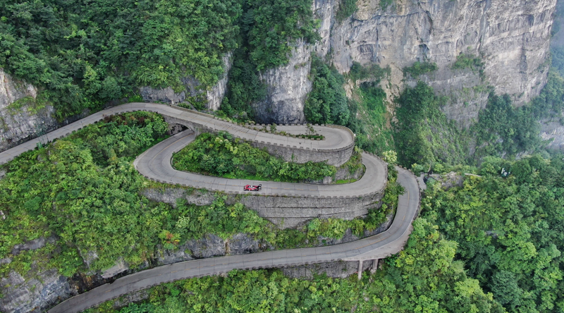 Illustration for article titled Volkswagen Shipped Its ID.R Electric Race Car To A Chinese Mountain By Train And Climbed It As Fast As It Could
